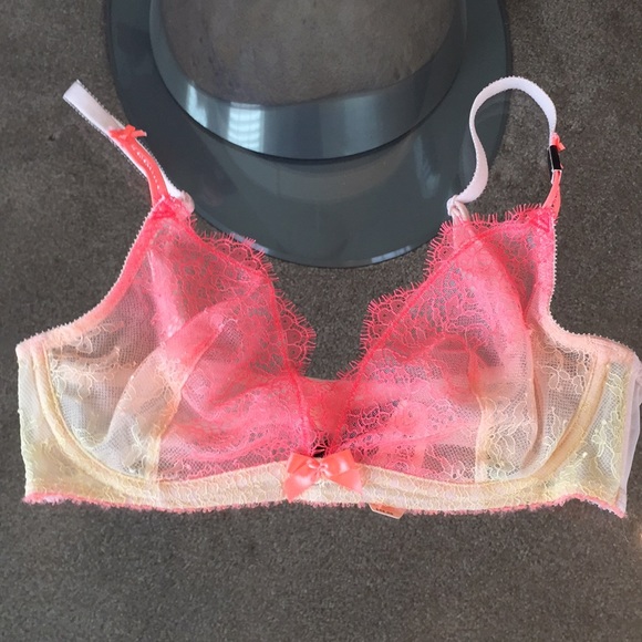 ❤️"Very Sexy" Collection Victoria Secret Bra 32D❤️ - Picture 2 of 8